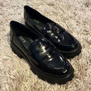 Bar III Womens Black Lugged Sole Slip On Patent Loafers Shoes no tags never worn